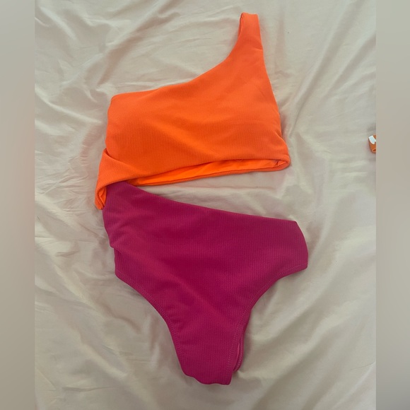 Verdusa Colorblock One Shoulder Swimsuit / Monokini - Picture 2 of 5